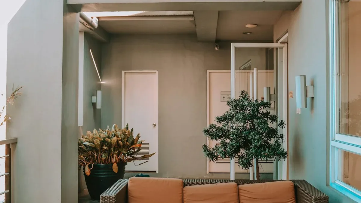 amenager un petit salon — Aménager un petit salon : circulation, rangement, terrasse